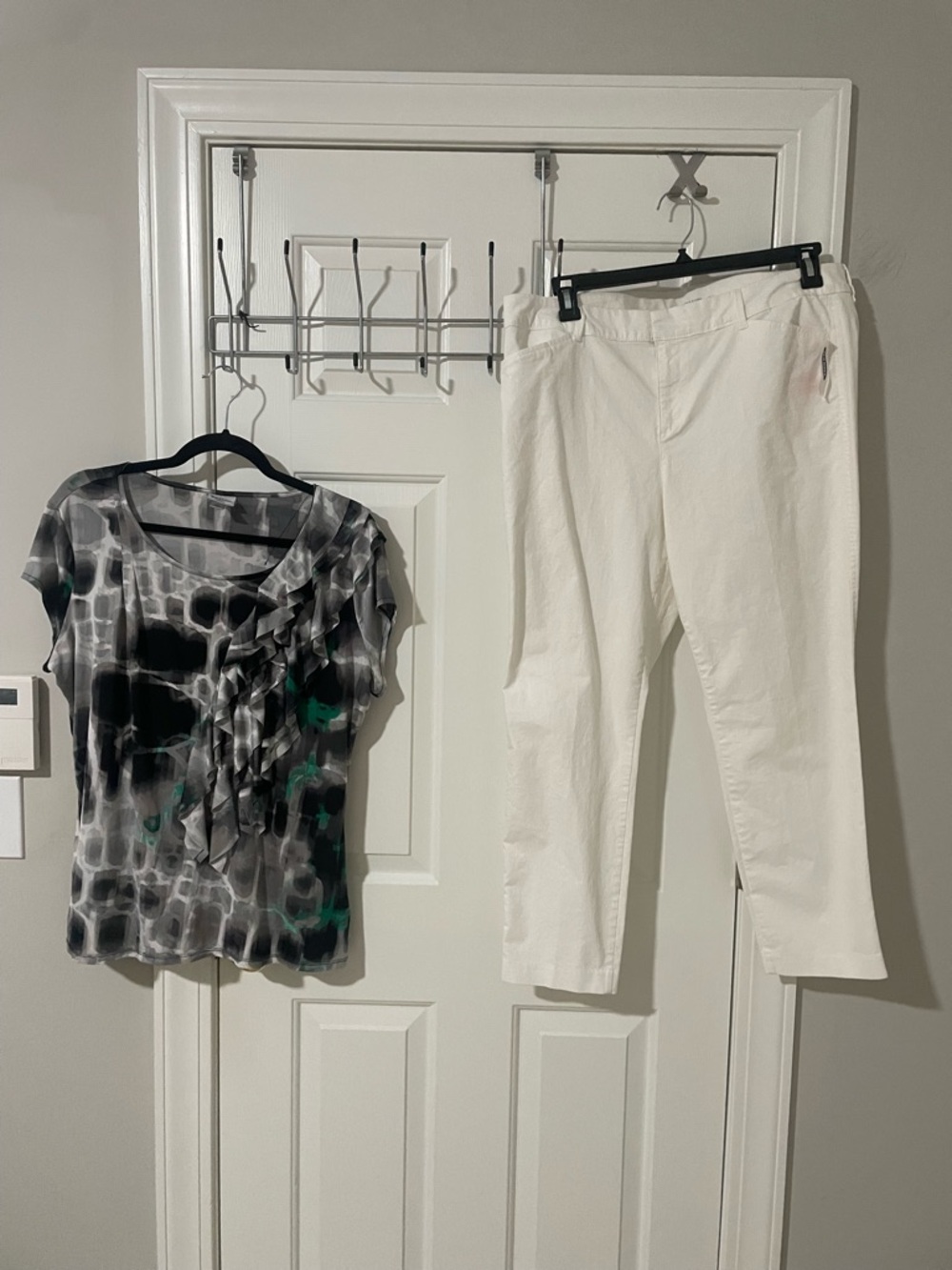 White Women's Straight-Leg Pants - Classic Everyday Style capri pixie 16